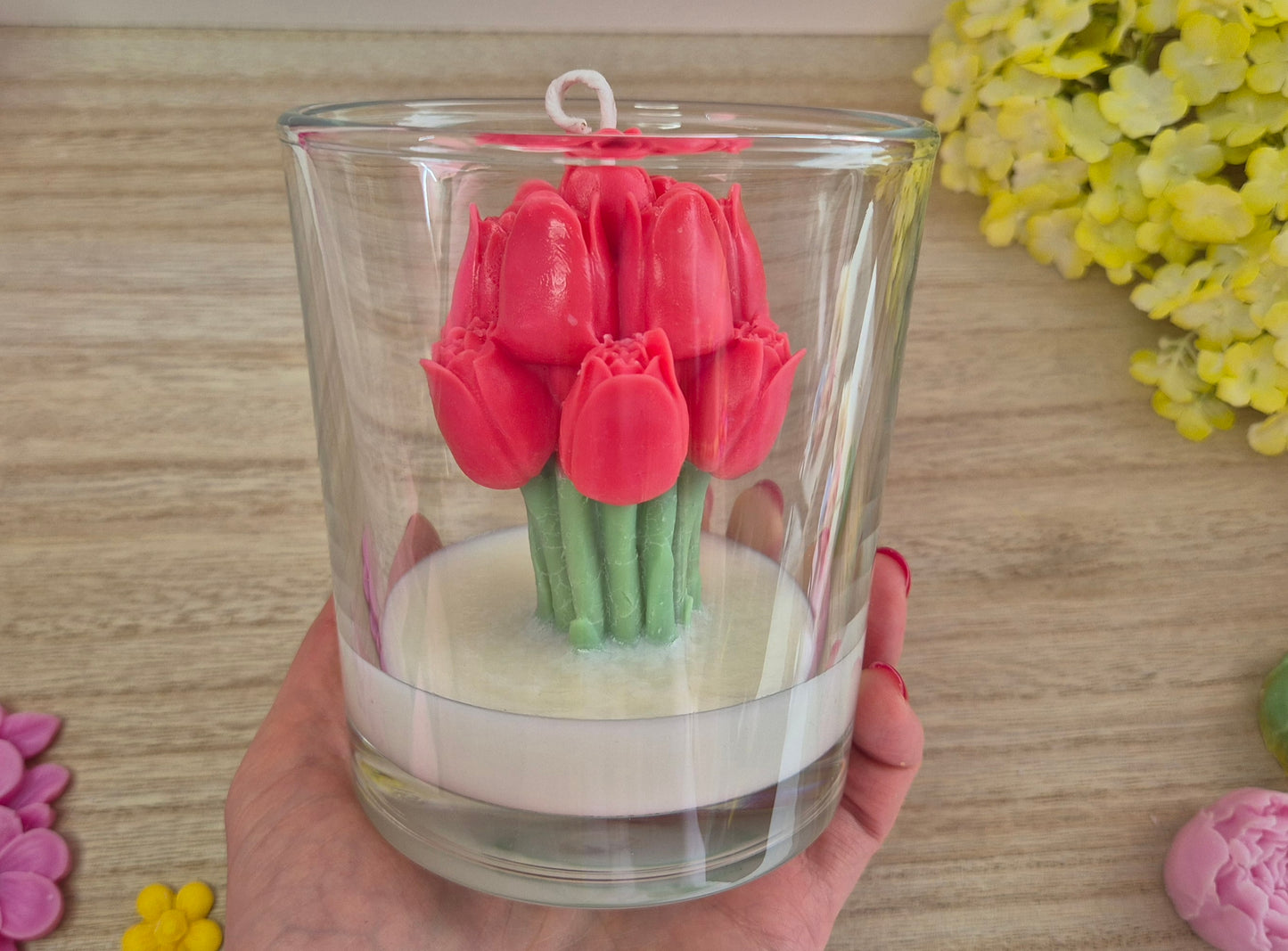 Tulipanowa Elegancja – świeca artystyczna w szkle