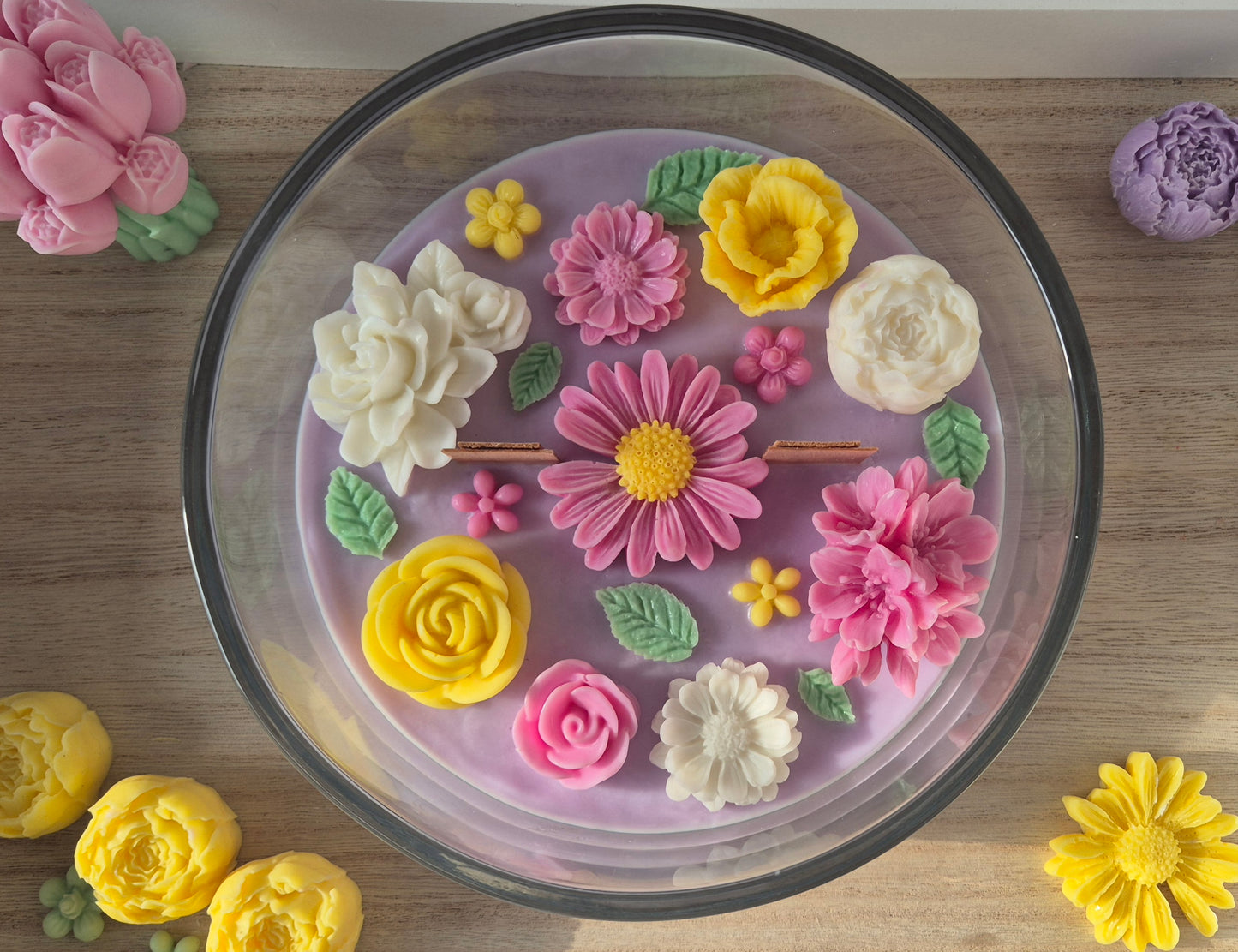 „Wiosenny Ogród” – sojowa świeca kwiatowa w szkle