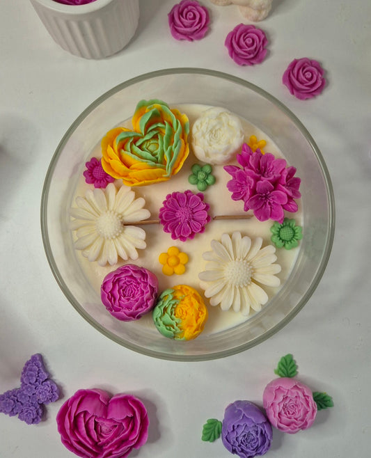 Letnia Harmonia – świeca sojowa z kwiatowym sercem